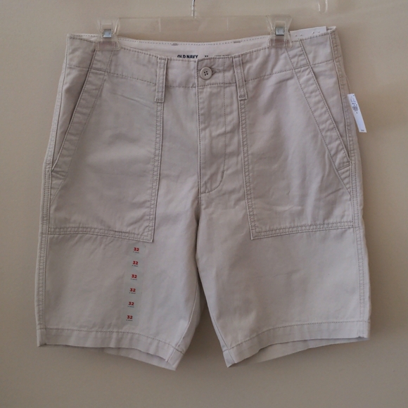 New Old Navy Lived In 9" Shorts - Size 32 - Picture 3 of 4